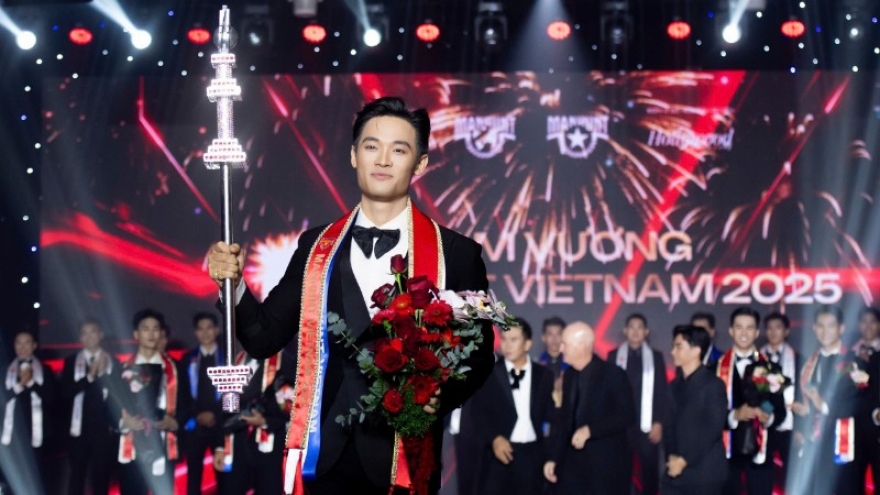 Tran Tien Dung crowned Manhunt Vietnam 2025